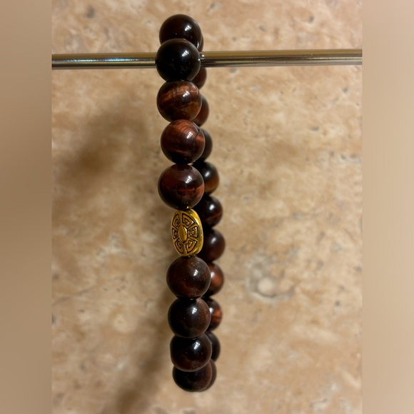 Hand crafted unisex stretch bracelet burgundy red tiger eye gold tone focal 8 in - Picture 5 of 7